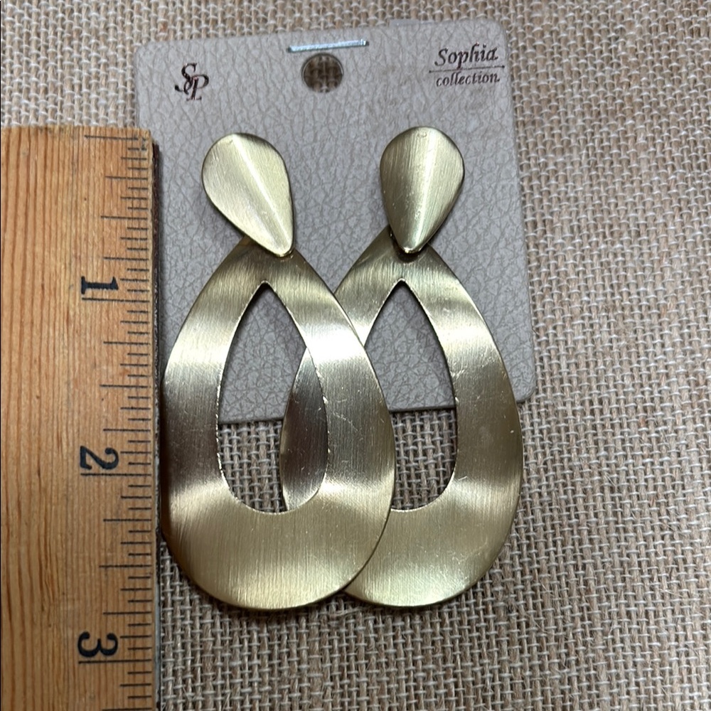 Gold Teardrop Earrings - Picture 3 of 3